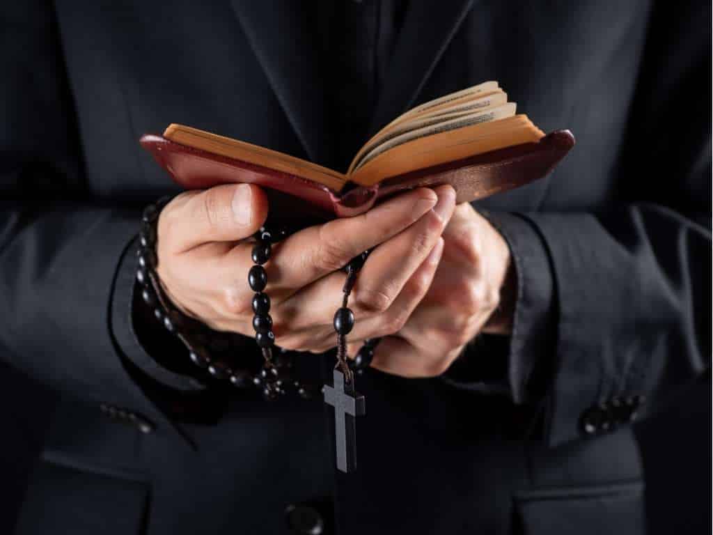 10 Biblical Meanings of Wearing Black Clothes in a Dream What