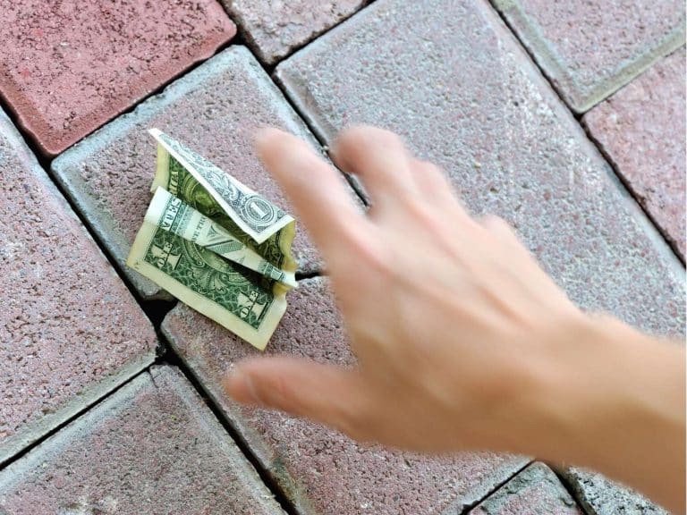spiritual-meaning-of-finding-money-on-the-ground