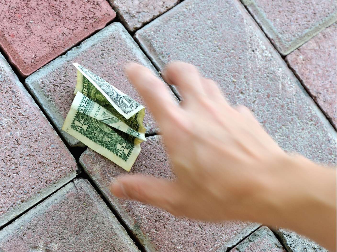spiritual-meaning-of-finding-money-on-the-ground