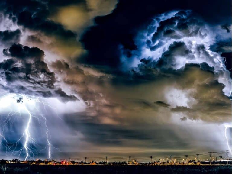spiritual-meaning-of-lightning-bolt-thunderstorm-symbolism