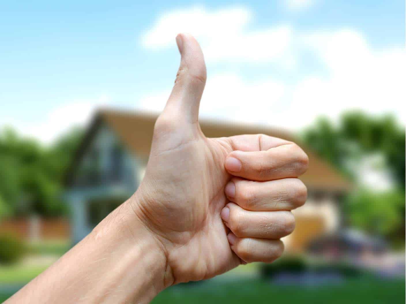 left-right-thumb-itching-meanings-superstitions