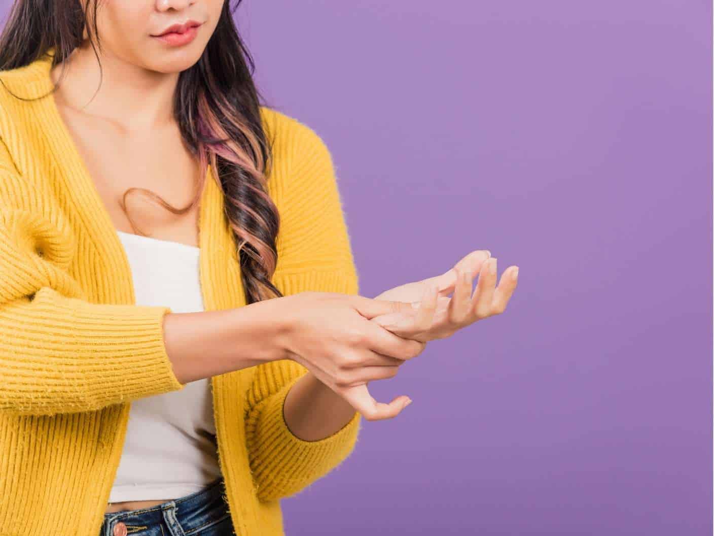 spiritual-meaning-of-itchy-fingertips
