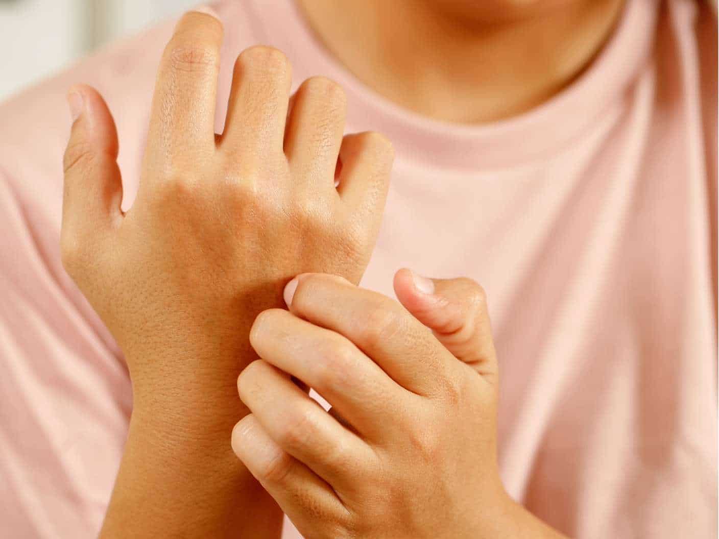 spiritual-meaning-of-right-hand-itching-superstition